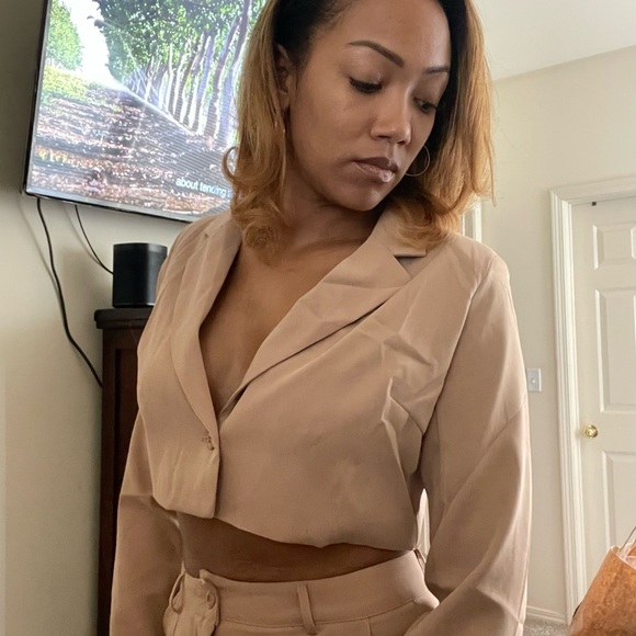 2 Piece Cropped Blazer and Pants Set!!!!🥰 - Picture 4 of 7